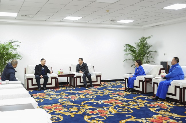 恒豐銀行洛陽(yáng)分行行長(cháng)崔琛一行 到萬(wàn)基控股集團調研