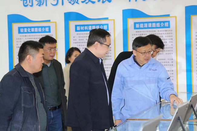 共青團洛陽(yáng)市委書(shū)記李華敏一行到萬(wàn)基控股集團調研