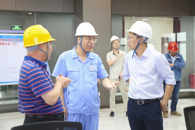 交通銀行洛陽(yáng)分行副行長(cháng)李強一行到萬(wàn)基控股集團調研