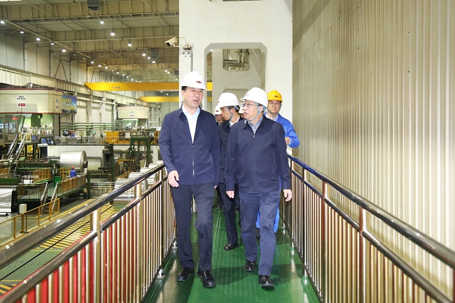 鞏義市委副書(shū)記、市長(cháng)張東輝一行到萬(wàn)基控股集團調研