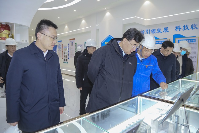 新疆生產(chǎn)建設兵團副司令哈增友一行到萬(wàn)基控股集團考察交流