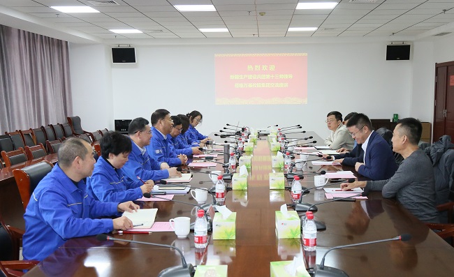 新疆建設兵團第十三師黨委常委、副師長(cháng)馮立一行到萬(wàn)基控股集團考察交流