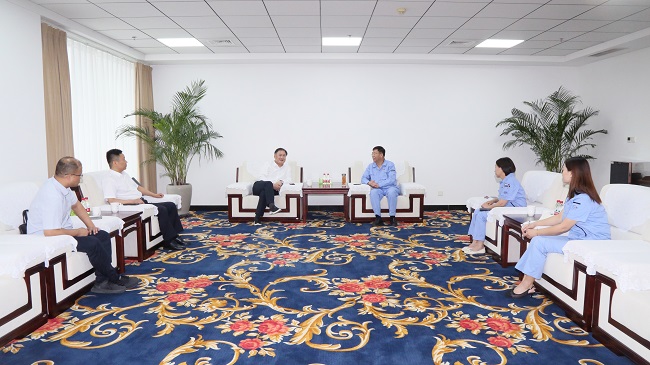 恒豐銀行洛陽(yáng)分行行長(cháng)崔琛一行到萬(wàn)基控股集團調研