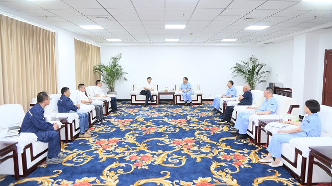 中電建河南工程有限公司黨委書(shū)記、董事長(cháng)劉長(cháng)龍一行到萬(wàn)基控股集團交流訪(fǎng)談