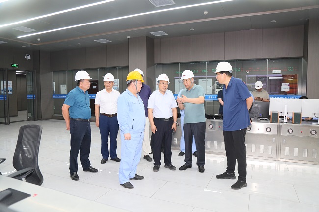 河南省經(jīng)濟戰略學(xué)會(huì )會(huì )長(cháng)吳孟鐸一行到萬(wàn)基控股集團調研