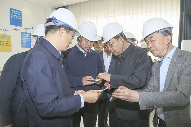 寧夏回族自治區黨委常委、副主席買(mǎi)彥州一行到萬(wàn)基控股集團調研