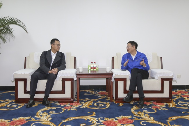 中國進(jìn)出口銀行河南省分行黨委委員、副行長(cháng)陳卓一行 到萬(wàn)基控股集團調研