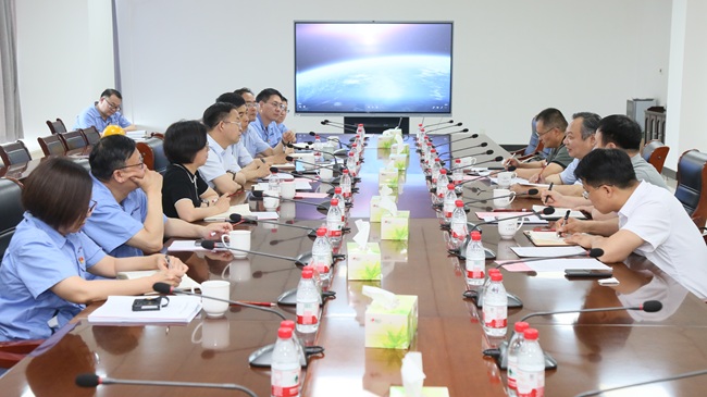 河南省國資委黨委副書(shū)記、主任吳祖明一行到萬(wàn)基控股集團調研