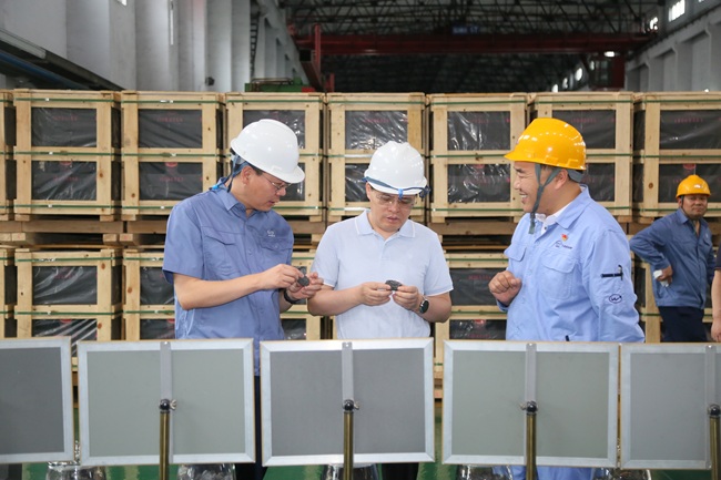 洛陽(yáng)市副市長(cháng)陳劍鋒一行到萬(wàn)基控股集團調研