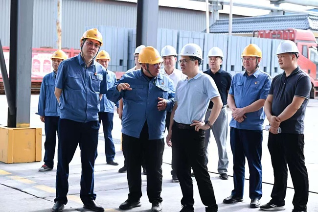 洛陽(yáng)市副市長(zhǎng)陳劍鋒一行到萬(wàn)基控股集團(tuán)調(diào)研