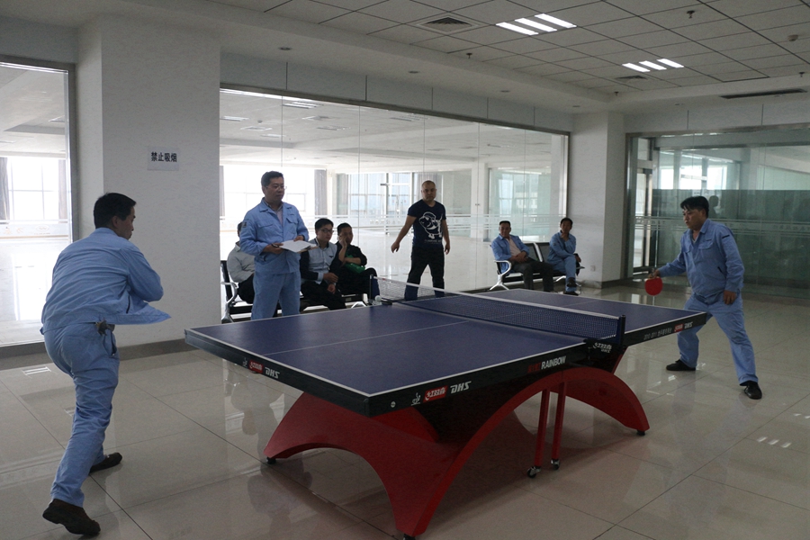 公司工會(huì )組織的“五一”男子乒乓球賽