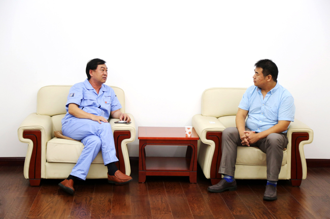 河南新鄉科峰炭材料和河南三力炭素集團有限公司領(lǐng)導到萬(wàn)基洽談合作