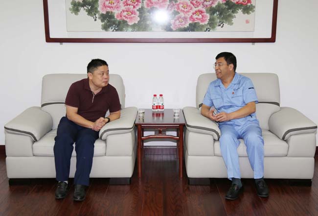 興業(yè)銀行洛陽(yáng)分行行長(cháng)張洪波一行到萬(wàn)基控股洽談合作