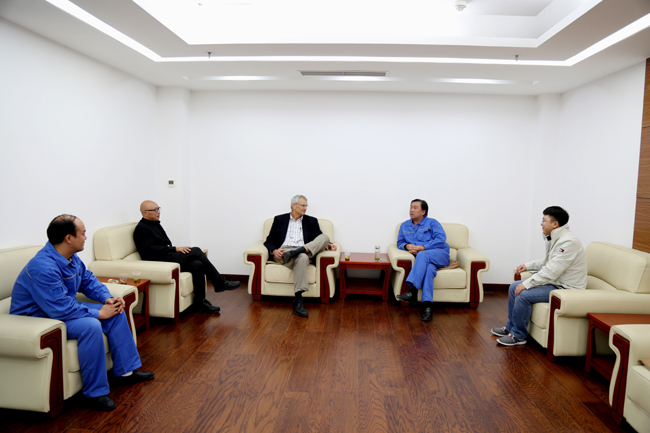 美國邁奈金公司總裁托德一行到萬(wàn)基控股集團洽談業(yè)務(wù)