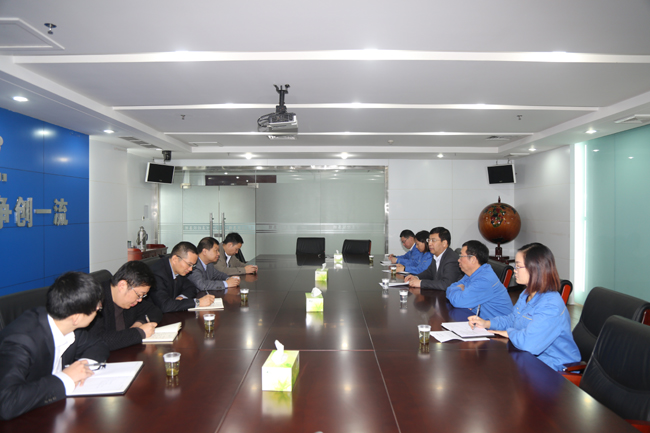 中原銀行洛陽(yáng)分行行長(cháng)邵強一行到萬(wàn)基控股集團考察