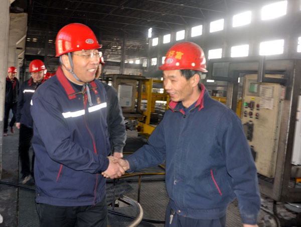 李躍民董事長(cháng)節日深入一線(xiàn)慰問(wèn)員工